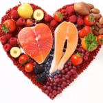 ein-herzfoermiges-arrangement-aus-obst-und-gemuese_662214-198154
